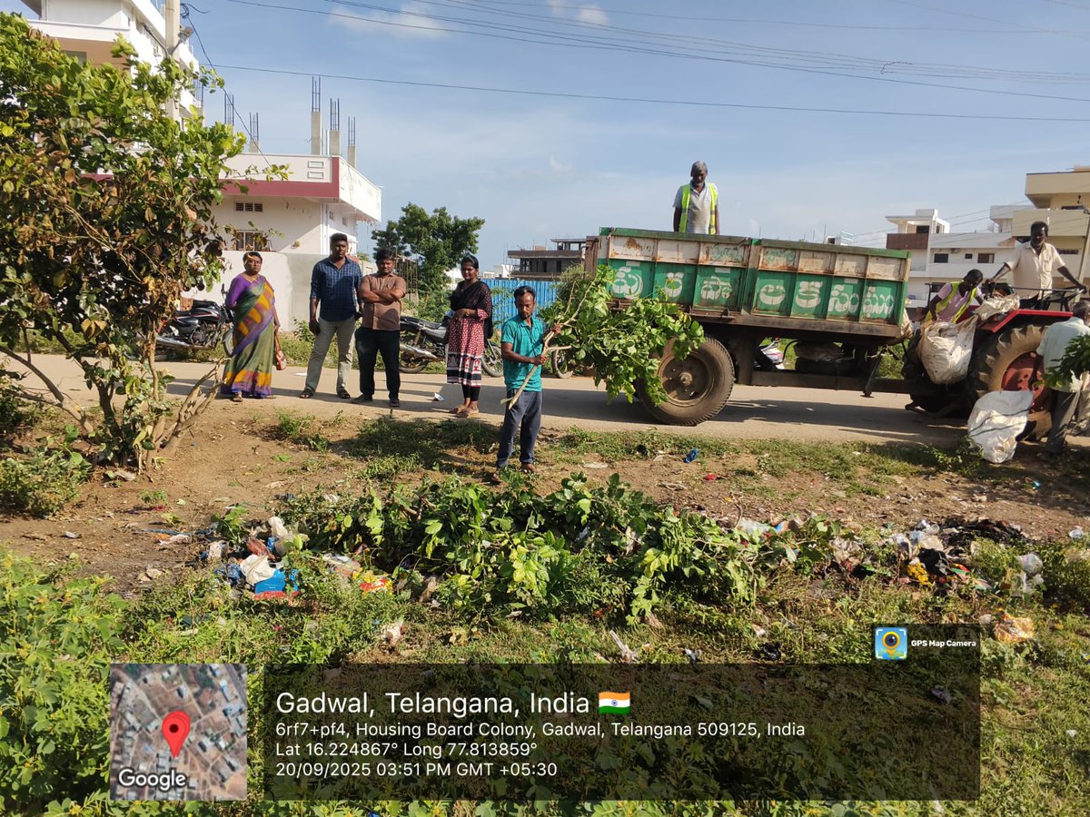 MC_Gadwal's tweet photo. As part of Swachhtha Hi seva today we conducted CTU cleaning activity in W No.06 in gadwal Municipality  @SwachhBharatGov, @SwachhBharat, @MoHUA_India, @MoJSDDWS @tksreedevi @cdmatelangana @RoopaMishra77 @TelanganaCMO*
 #SHS2025 #SwachhataHiSeva2025 #Swachhotsav https://t.co/B9iShmb4Rg