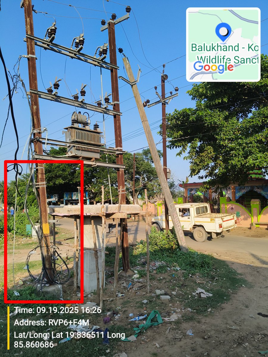 SatyaNarayan_07's tweet photo. @TPCentralOdisha @CMO_Odisha @SecyChief @EnergyOdisha @IPR_Odisha @KVSinghDeo1 @OPTCL_Odisha @OPGC_ODISHA @GridcoOdisha @TataPower ଯଦି ଏପରି ଅବସ୍ଥାରେ ରାସ୍ତା ପାର୍ଶ୍ଵରେ ଖୋଲା ମୁକୁଳା ଟ୍ରାନ୍ସଫର୍ମୋର୍ ଓ ବିଦ୍ୟୁତ୍ ତାର ରହିଥାଏ, ତେବେ ଛୋଟ ପିଲା ଓ ଗୋରୁ ଗାଈ କିପରି ରକ୍ଷା ପାଇପାରିବେ ?? ଅଜାଣତରେ ଯଦି ଏହାର ସଂସ୍ପର୍ଶରେ କେହି ଆସିଯାଏ ?? https://t.co/DjbKfjPxrS