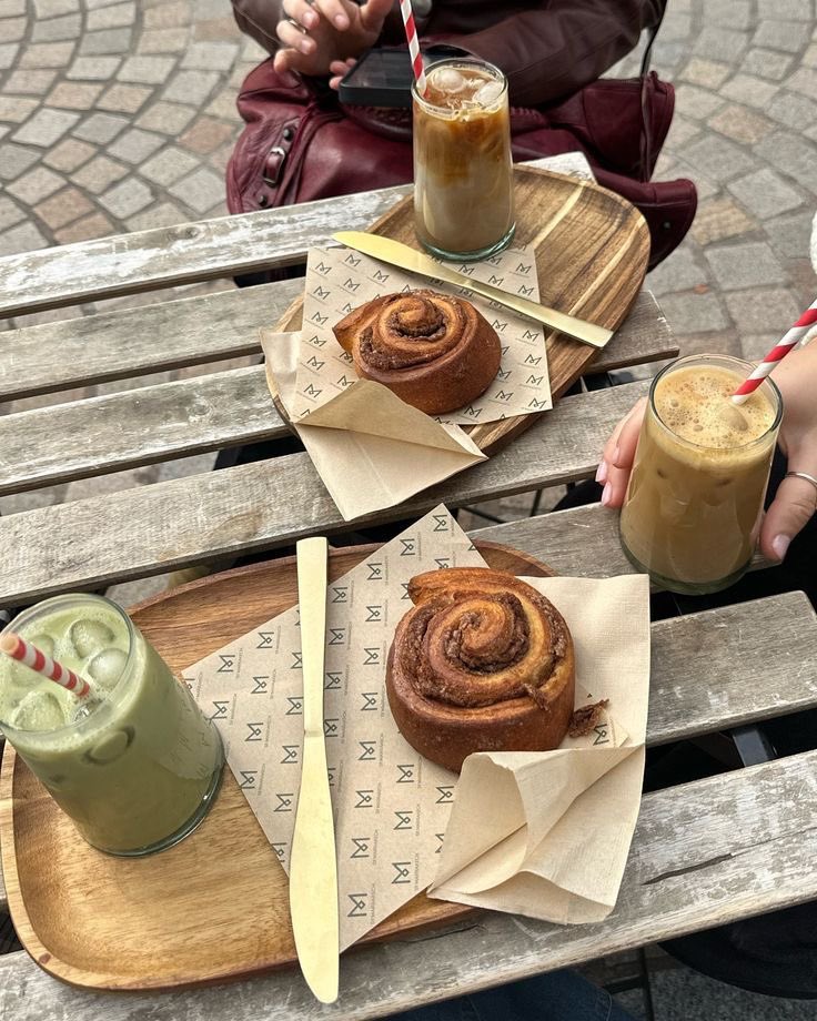 wstreia's tweet photo. ⠀

cafe hopping with shi and migo ! https://t.co/7gft9l4QGf