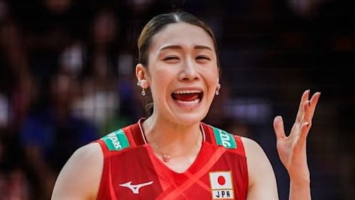 Temmzvolley's tweet photo. Dünya Şampiyonası'nda bireysel ödül almamasıyla ilgili 🇮🇹Myriam Sylla;

"Dürüst olayım bu beni şaşırttı. Özellikle son iki maçım yüzünden; çünkü ondan önce pek bir şey yapmamıştım ve istatistikler sonuçta önemli. 

Ama ödül verilen smaçörlere bakınca ne diyebilirsin ki? 🇧🇷Gabi, arkadaşlar, durdurulamaz biri — ve 🇯🇵Ishikawa da olağanüstüydü. Onlar için mutluyum, özellikle Mayu için; çünkü ben Japonları çok seviyorum. Normalin ötesinde bir şey yaptılar: kendilerinden iki kat daha uzun, daha iri ve daha güçlü oyuncularla aynı seviyede oynadılar.”

(Sportweeek)