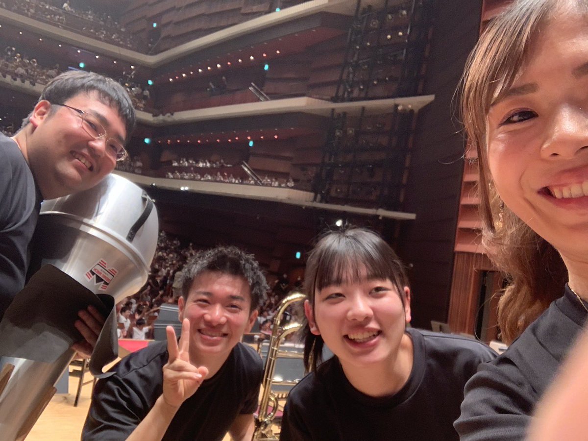 _y21trb's tweet photo. 昨日終演いたしました✨

色んな小学校が集まり1500人ほどの生徒がほぼ満席にしてくれました！
大きな拍手と歓声を送ってくれました👏笑

どんな形でも音楽のよさや音楽がもたらす影響力、私が音楽に対して感じる感情をも共有できたら嬉しいなと思えた時間でした

#コバケンとその仲間たちオーケストラ https://t.co/9NvhM0y2D3