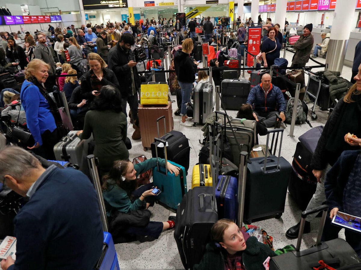 Caos en la aviación europea
 Un ciberataque masivo desató el caos este sábado 21, en algunos de los aeropuertos más transitados de Europa. El incidente afectó los sistemas de facturación y embarque, y provocó retrasos, largas filas y malestar entre los pasajeros que intentaban