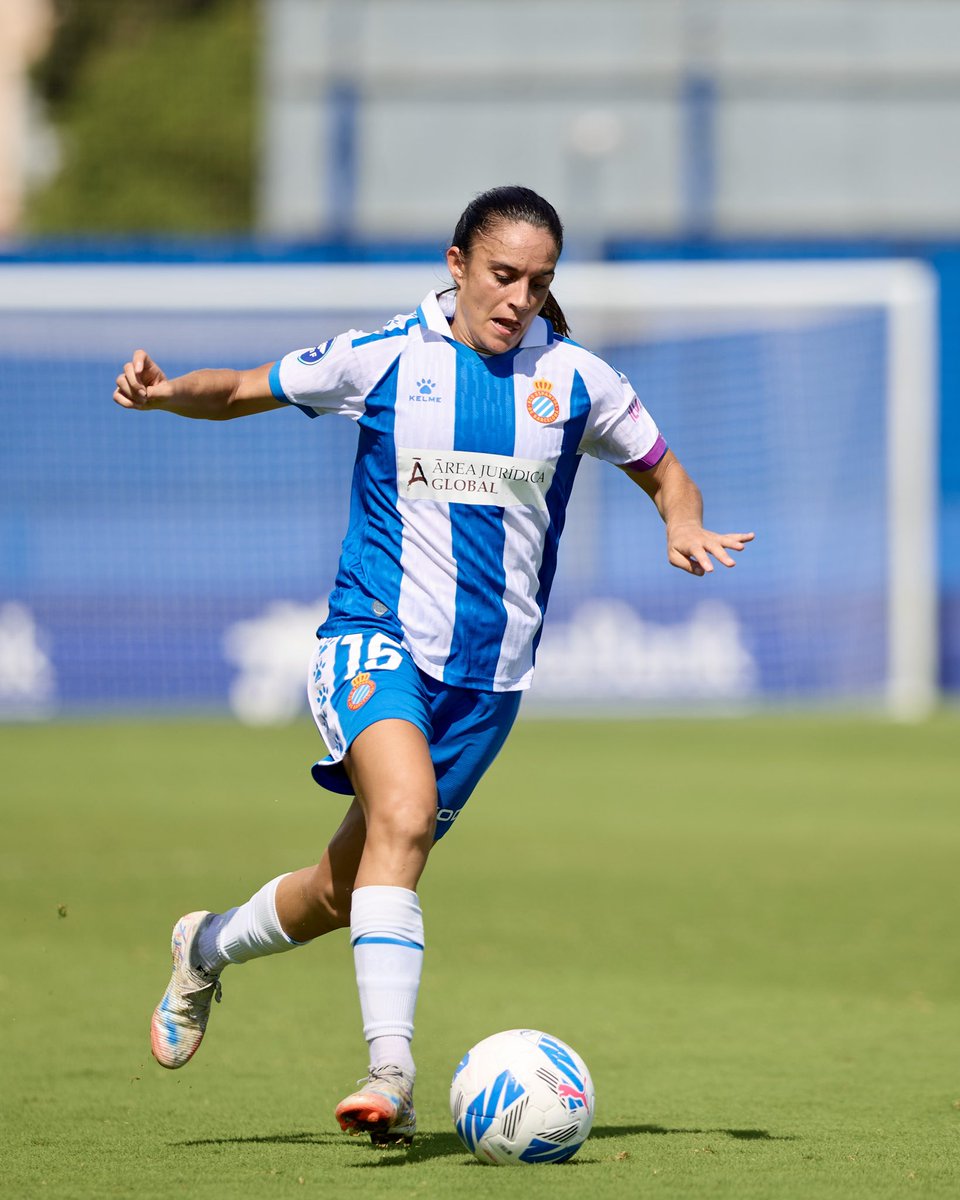 🪄 Laura Martínez juega 𝐦𝐮𝐜𝐡𝐨 en el centro del campo perico

#LigaFMoeve | #EspanyolAthletic
