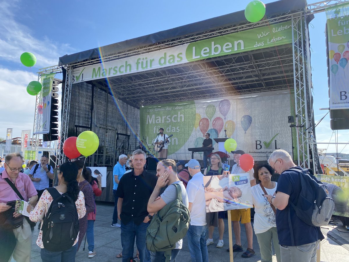 ideade's tweet photo. Auftakt beim Marsch für das Leben #MfdL in #Berlin https://t.co/n3f2nNDkaO