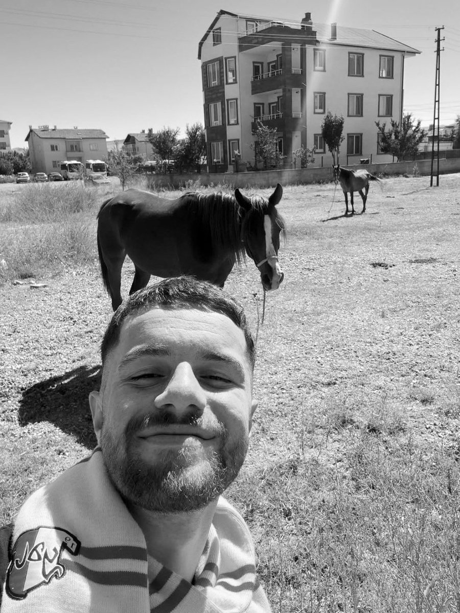 BAŞIMIZ SAĞOLSUN 

Tribünümüzün neferlerinden Emircan Övüç kardeşimizin vefatını derin bir üzüntüyle öğrenmiş bulunmaktayız,ailesi ve tüm sevenlerine sabırlar diliyoruz. Kardeşimizin cenazesi yarın (21 Eylül) öğle namazından sonra Esendere camii den kaldırılacaktır. Allah rahmet