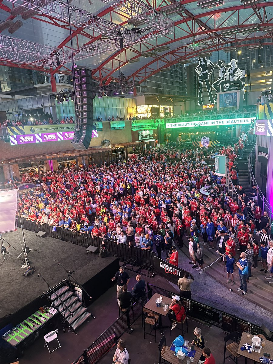 sperrydaniel94's tweet image. It&apos;s been like this since 5:30 in the morning. Match kicked at 6:30. Welcome to Premier League Fan Fest!