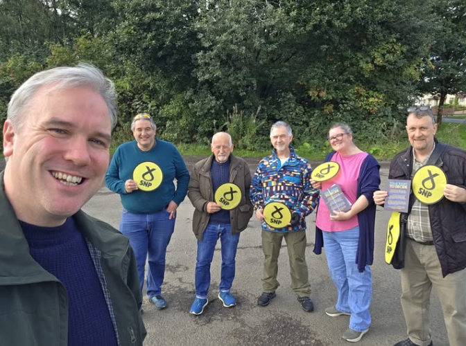 RWALVSNP's tweet image. Out in Linwood for #SNPDayOfAction with hundreds of #RightToDecide leaflets #ActiveSNP