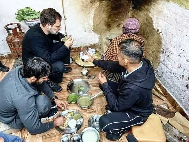 Janardan Mishra (@janardanspeaks) on Twitter photo इस फोटो में कुछ नोट करें ...
सिलेंडर बाजू में रखा है,,
चूल्हा टाइल्स पर बना है ,, 
जूते पहनकर भोजन ग्रहण किया जा रहा है।  😑
इसी प्रकार की बातें साबित करती हैं कि ये पप्पू हर जगह मात्र नौटंकी ही करता है इस फोटो में कुछ नोट करें ...
सिलेंडर बाजू में रखा है,,
चूल्हा टाइल्स पर बना है ,, 
जूते पहनकर भोजन ग्रहण किया जा रहा है।  😑
इसी प्रकार की बातें साबित करती हैं कि ये पप्पू हर जगह मात्र नौटंकी ही करता है