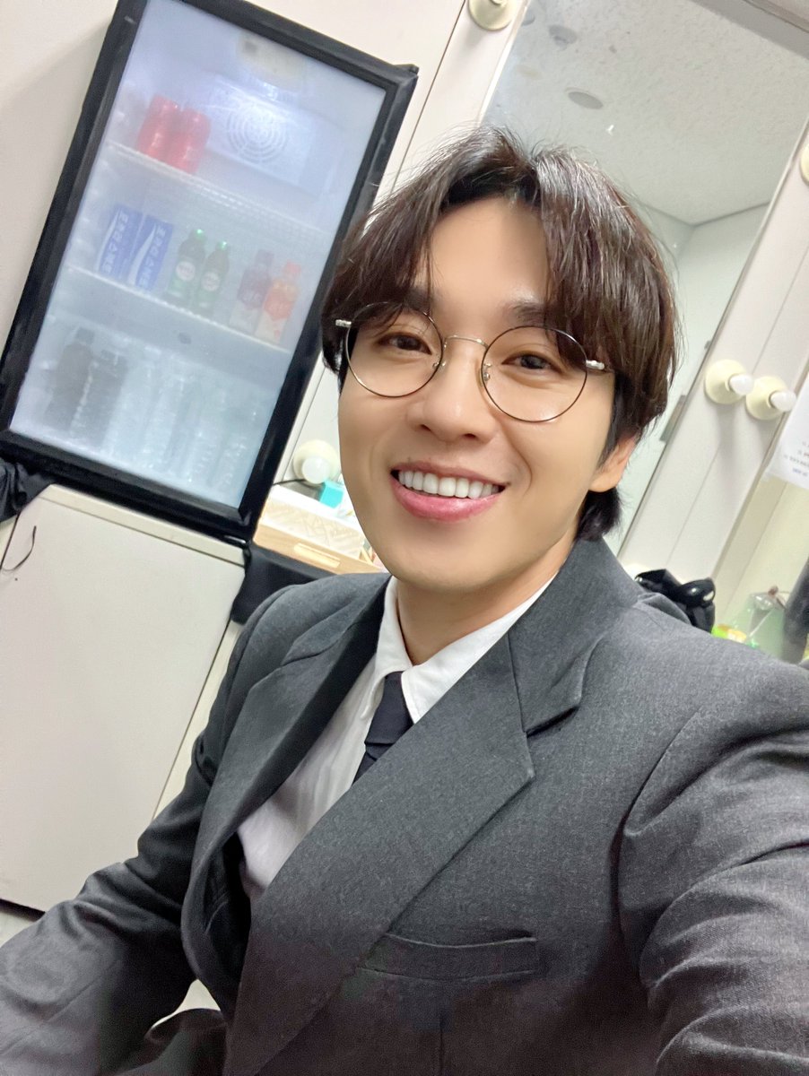 [📸]
오늘도 환한 응원으로 마음을 가득 채워 주셔서, 늘 곁에서 함께해 주시는 그 마음에 감사드립니다💝

#이석훈 #LEESEOKHOON #SG워너비 #SGWANNABE #소극장콘서트 #쓰임새로쓰임