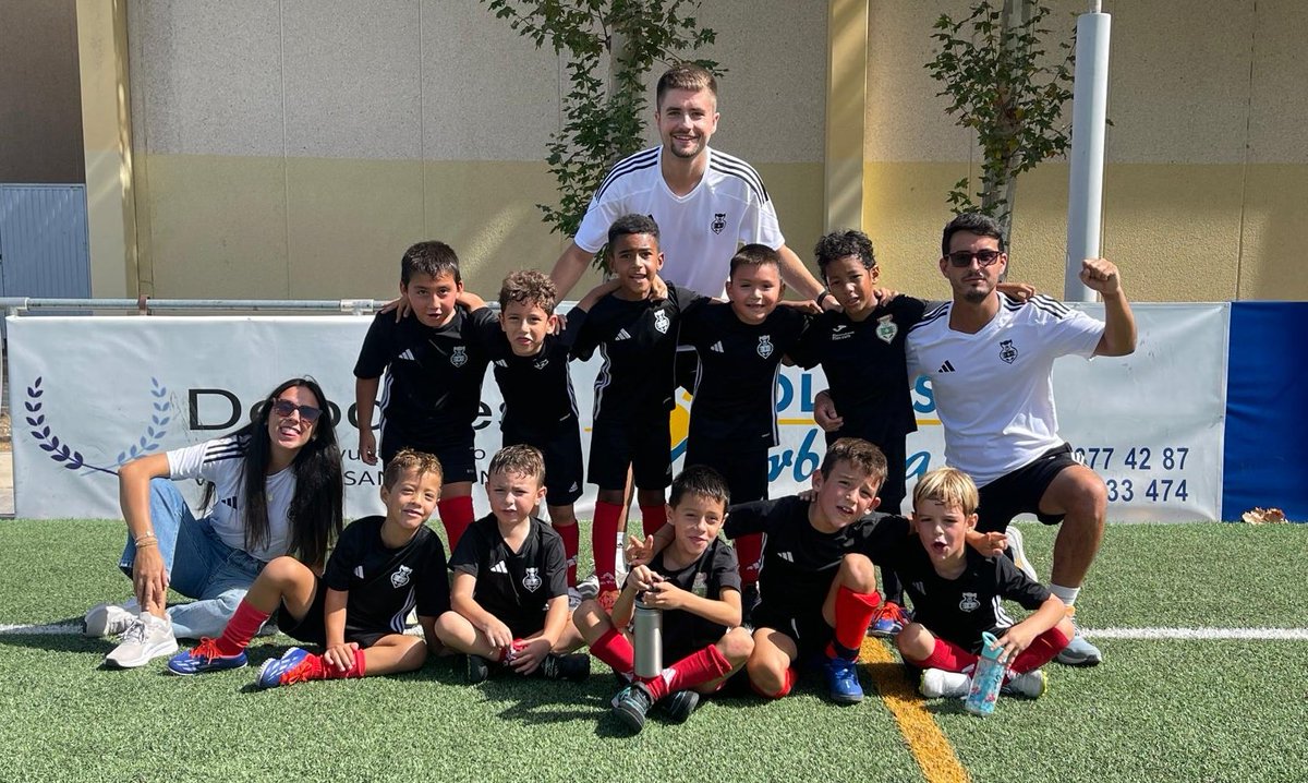 EscFutVicalvaro's tweet photo. 🔴 PRETEMPORADA 🔴 #fútbolbasef7

UD Velilla  0 - 7 PREBENJAMÍN B

Seguimos disfrutando y aprendiendo.

@personalizandotodo @calablanc @vips
@aytodemadrid @jmvicalvaro @adidas_es 

#AupaSoci🔴⚪ https://t.co/bMme3x6Y42