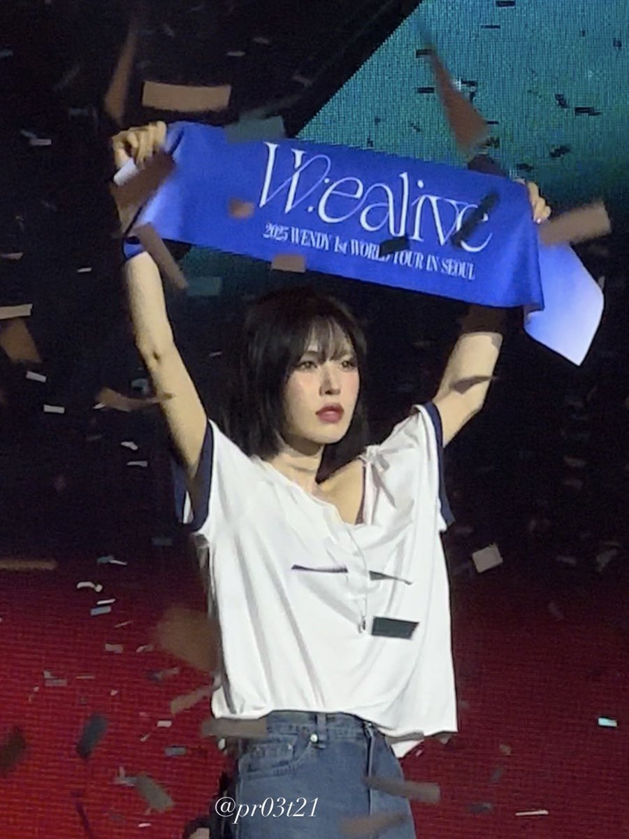 250920 
<W:EALIVE> IN SEOUL DAY 1
為什麼這麼可愛😂🤏🏻
#웬디 #WENDY