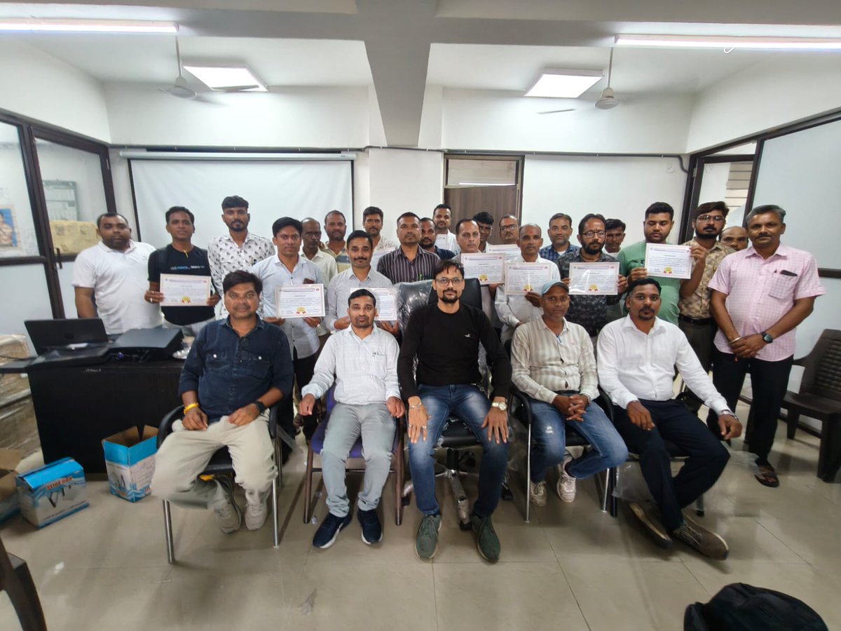 SbccUrban's tweet photo. આજરોજ છોટાઉદેપુર જિલ્લાના તમામ તાલુકા તથા પ્રાથમિક આરોગ્ય કેન્દ્રો ના સુપરવાઈઝરો ની NCVBDC (વાહકજન્ય રોગ નિયંત્રણ કાર્યક્રમ) અંતર્ગત દિન 2 ની રીફ્રેશર તાલી�� બેચ 2 પૂર્ણ કરવામા આવી.@dieco_cu_health @collectorcu https://t.co/HF7Bf7pBb7