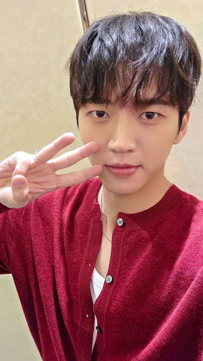 NWH_officialtwt's tweet image. [📸] 

2025.09.20
@ 광저우 팬 사인회

오늘 광저우는 양봉업 하는 허니하우스🐝
서로를 바라보는 눈빛에서 꿀 뚝뚝🍯

다음 만남까지 마음에 꼭 담아둘게요.
나무 x 새싹 사랑 절대 지켜❣️❣️❣️

#남우현 #NAMWOOHYUN
#TreeRing #Only직진