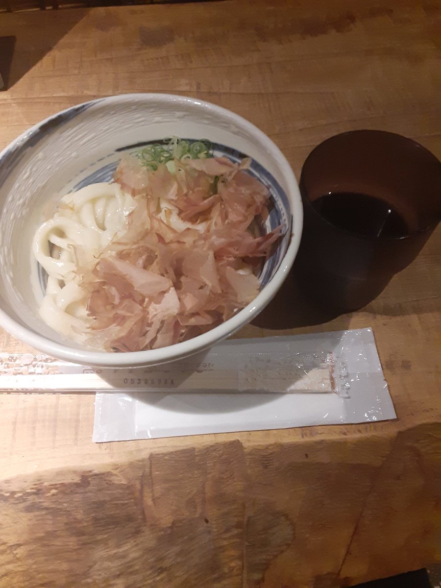 伊勢市に到着！明朝からお伊勢さん参りをする！その前にちょっと街道散策して伊勢うどんも満喫。千と千尋の神隠しに出て来るようなお宿や店もあったの。