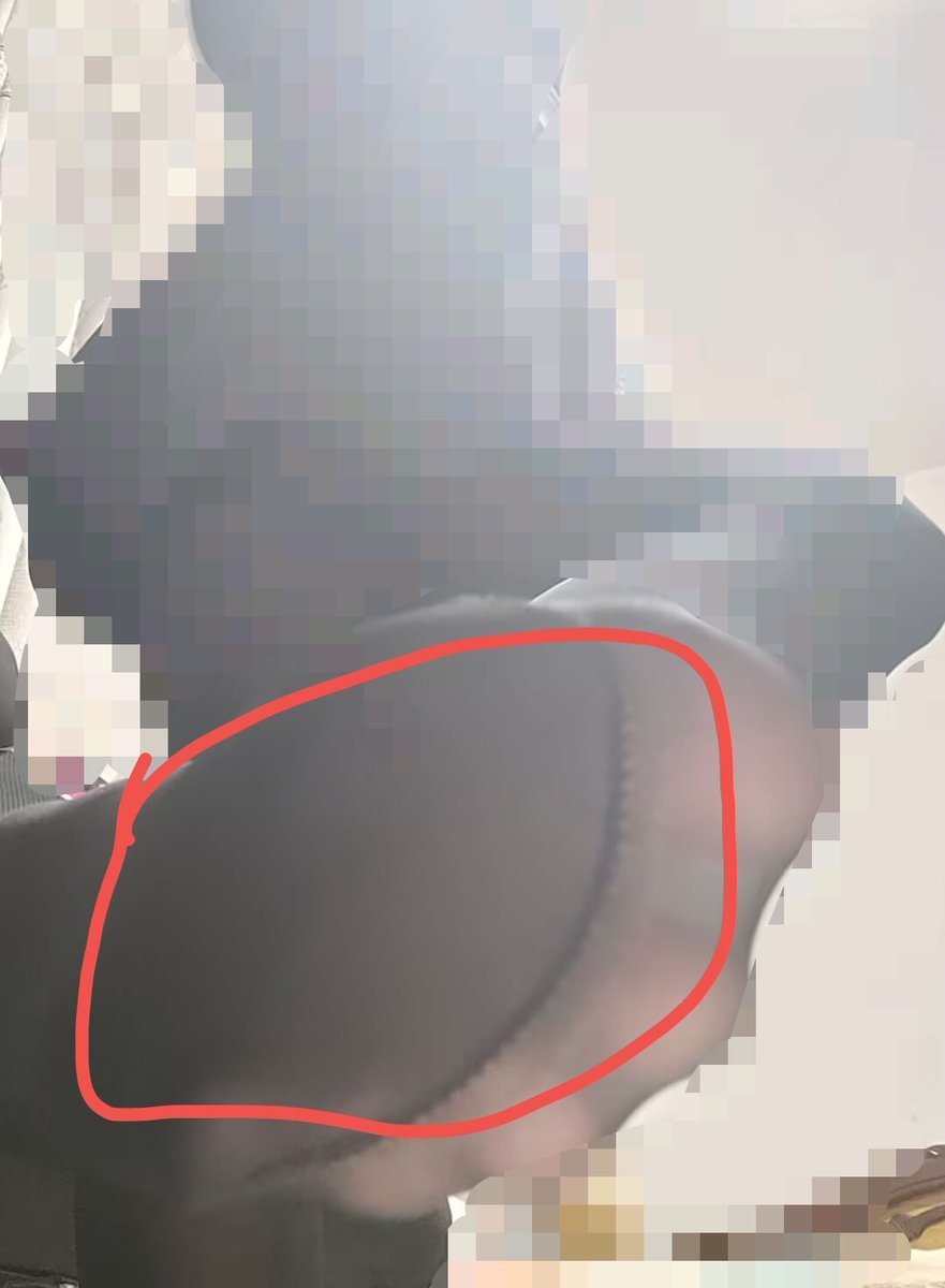 作为人家听话的脚垫而言，知道眼睛该看哪里的对嘛💜
当然知道傻屄脚垫想要做什么哦，毕竟你最高的地方也只能触碰人家的脚底呢💜
不过正是因为这样，才能让傻屄脚垫更明白自身的卑劣与低贱，死死盯着唯一可以看到的地方，顶胯磕头🖤
可以将自己内心的低贱渴望表达出来哦，傻屄🖤
#脚垫 #洗脑 #贡奴