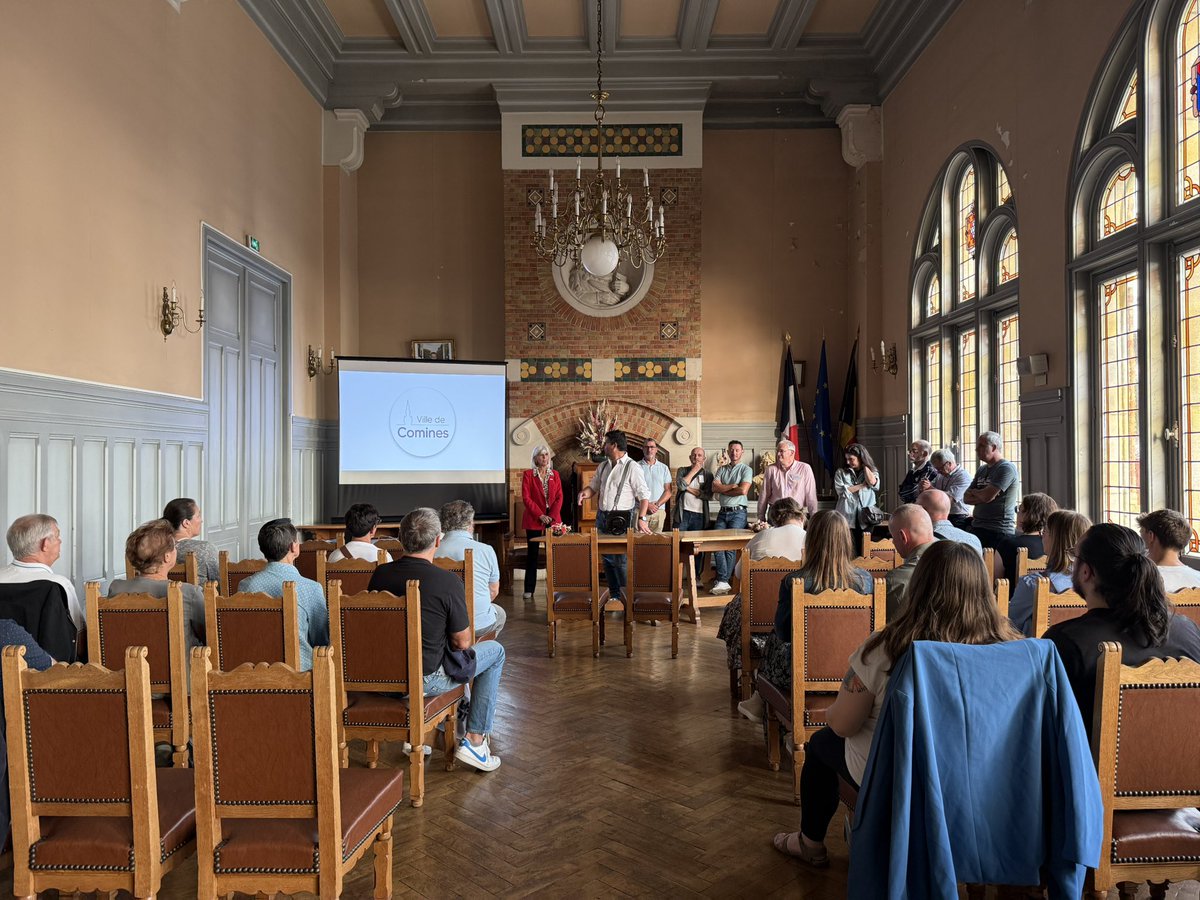 brigitte_liso's tweet photo. Heureuse d'avoir accueilli, aux côtés du Maire Eric Vanstaen, les nouveaux habitants de #Comines 🤝
Après un mot de bienvenue et la projection d’une vidéo de présentation, petite balade en petit train à la découverte de la ville.
Cette cérémonie reste un moment privilégié pour permettre aux nouveaux arrivants de faire connaissance et de se familiariser avec la vie cominoise.