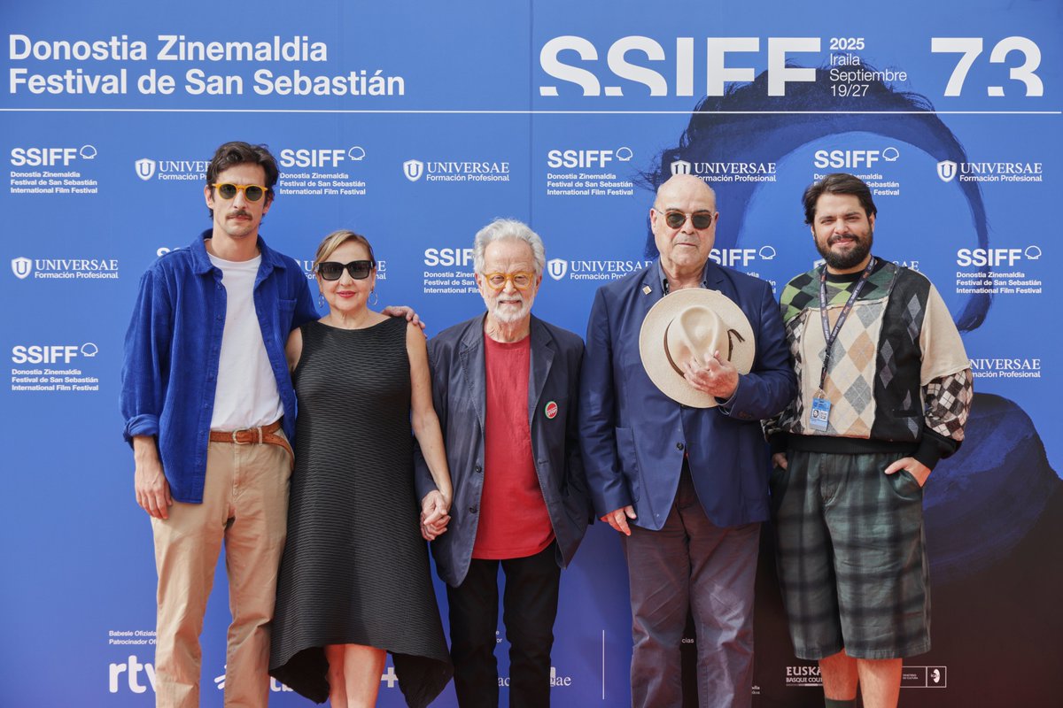 sansebastianfes's tweet image. #73SSIFF 🎊 Ayer arrancó la sección #MadeinSpain con los estrenos mundiales del largometraje 'Las delicias del jardín', dirigido por Fernando Colomo, y el cortometraje 'Abril, hoy no es invierno' de @LozanoMabel. La sección es patrocinada por @_Universae.

[EUS] 🎊 Atzo Made in