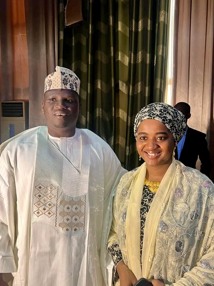 Wannan fadar bangon sikari ce duk wanda ya jingina da ita sai ya lasa .💯
<a href="/kahuturarara/">Dauda Kahutu Rarara</a>