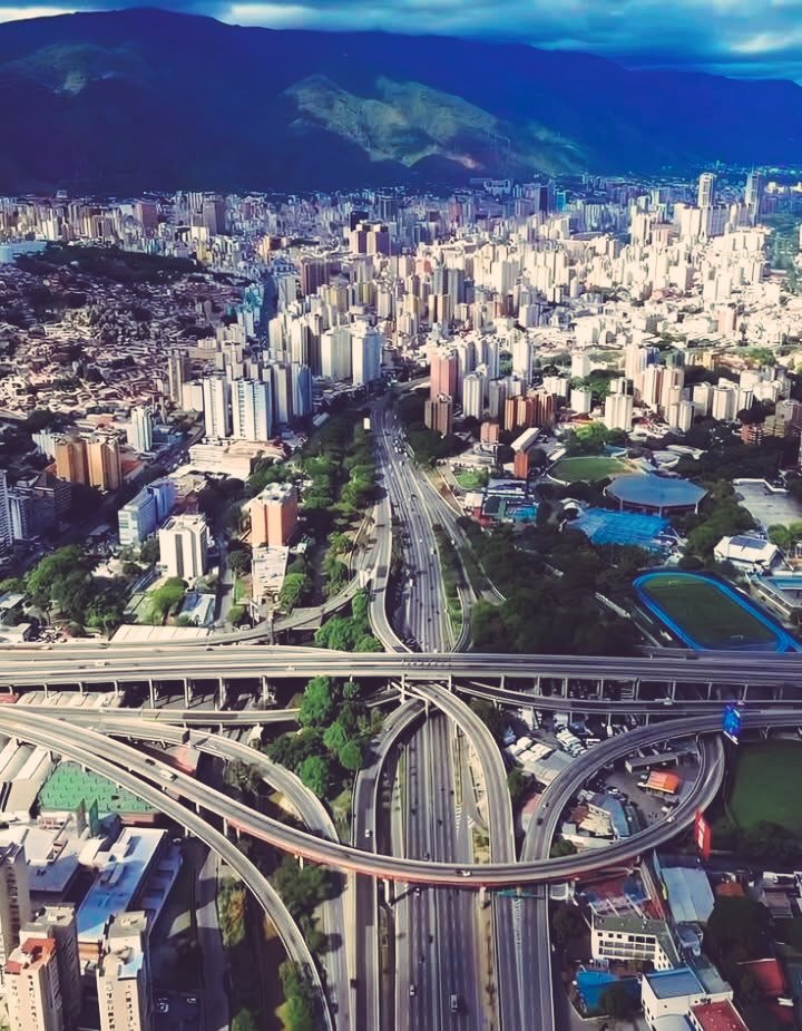 ElParaisoNow's tweet photo. El Oeste es hermoso también 
El Paraíso Caracas Venezuela #20Sep  #ElParaisoEnFoto #FotoEPN https://t.co/TpAWGxCPR1