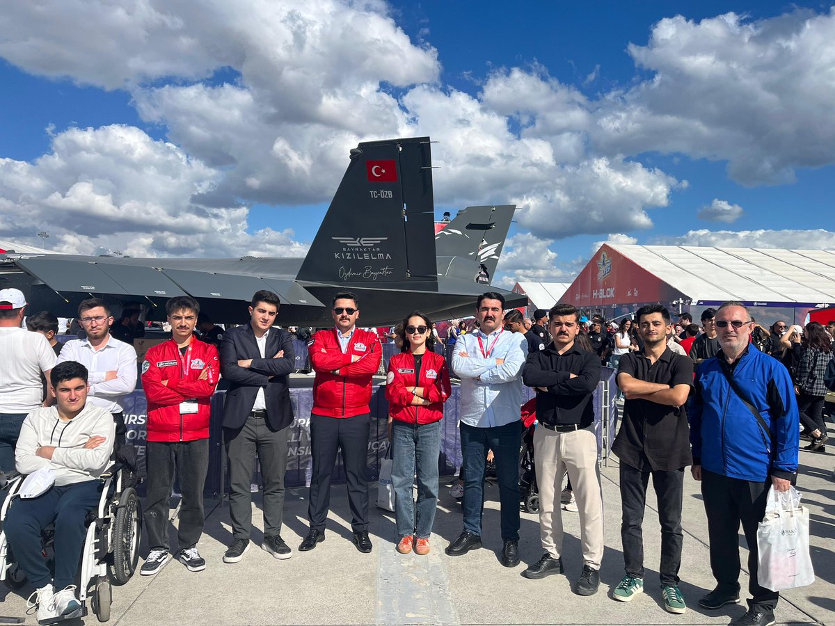 Dünyanın en büyük uzay ve havacılık festivali #TEKNOFEST’i ziyaret ederek, Milli Teknoloji Hamlesinin gurur verici eserlerini yakından inceledik.

Türk gençliği; sadece inançta, fikirde değil, bilimde ve teknolojide de öncü olacak! 🇹🇷🚀

#Teknofest25