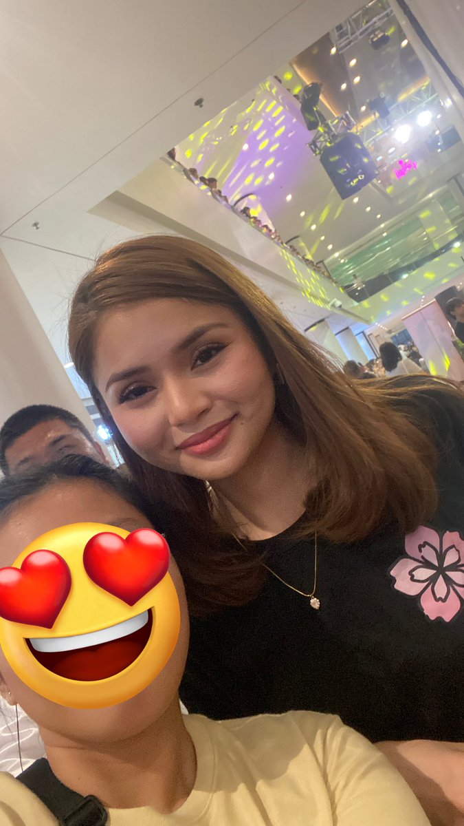 Yeahhhh1143253's tweet photo. Finally, I got to meet you in person and even take a picture with you ate @Itsmeaubreyc —naiiyak ako!! 🥹✨ https://t.co/trNg7oJWbZ
