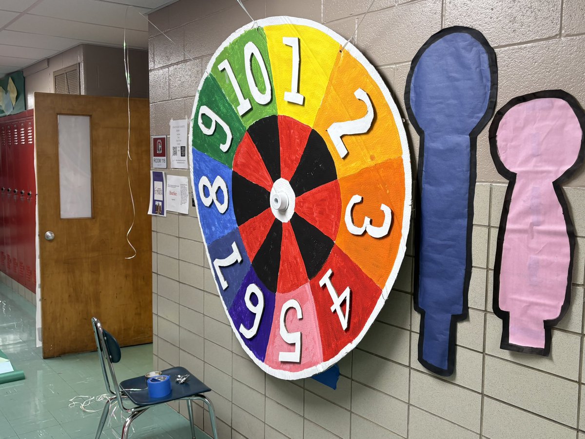 RedGreyCouncil's tweet photo. Hallway decorating! https://t.co/EaVLsDyASG