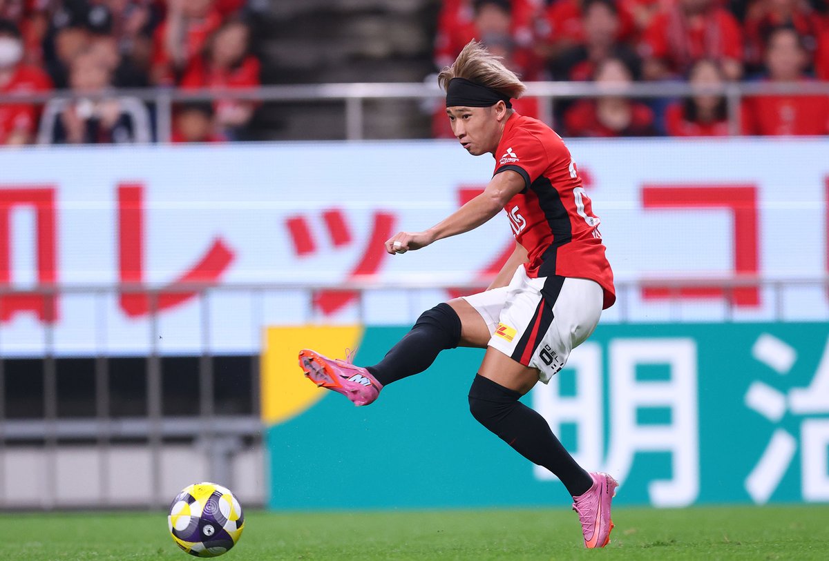 GoalJP_Official's tweet image. 🦌 勝負強さを発揮 🔝
浦和レッズ撃破の鹿島アントラーズが首位浮上!
鈴木優磨が先制点を挙げた鹿島は終盤にかけて押し込まれるも、早川友基がビッグセーブで同点弾を許さず。清水に敗れた京都をかわして首位に浮上した。
浦和 0-1 鹿島