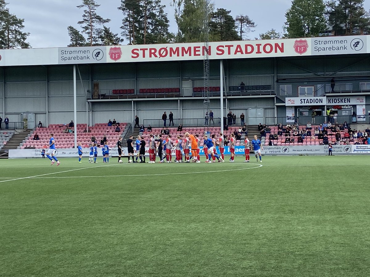 kwhansg's tweet image. Da er vi i gang @StrommenIF -@SjelaLive, @SIFGreyhounds 
#Strømmen