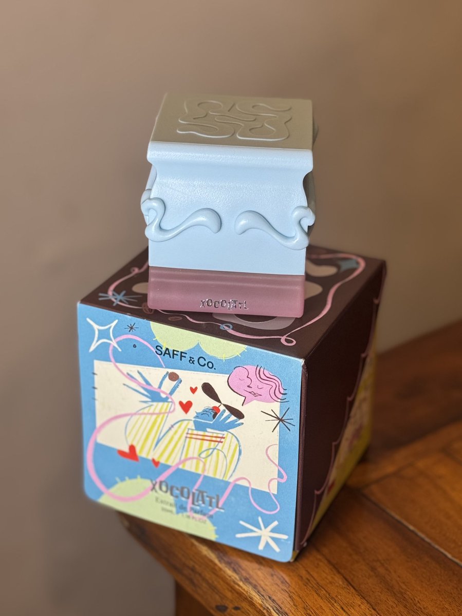 queerisy's tweet photo. udah pada tau kaan kalau SAFF &amp; Co. packagingnya udah ganti gak cuma kotak hitam aja… tapi lebih… CANTIK &amp; LUCUU.

yang xocolatl JUGAAA udah ada yang terbaru lebih colorful. aku dulu dapetnya yang collab bareng tahilalats kotaknya, sekarang udah berubah di botolnya 🥹 https://t.co/RqGYJCx9Qf
