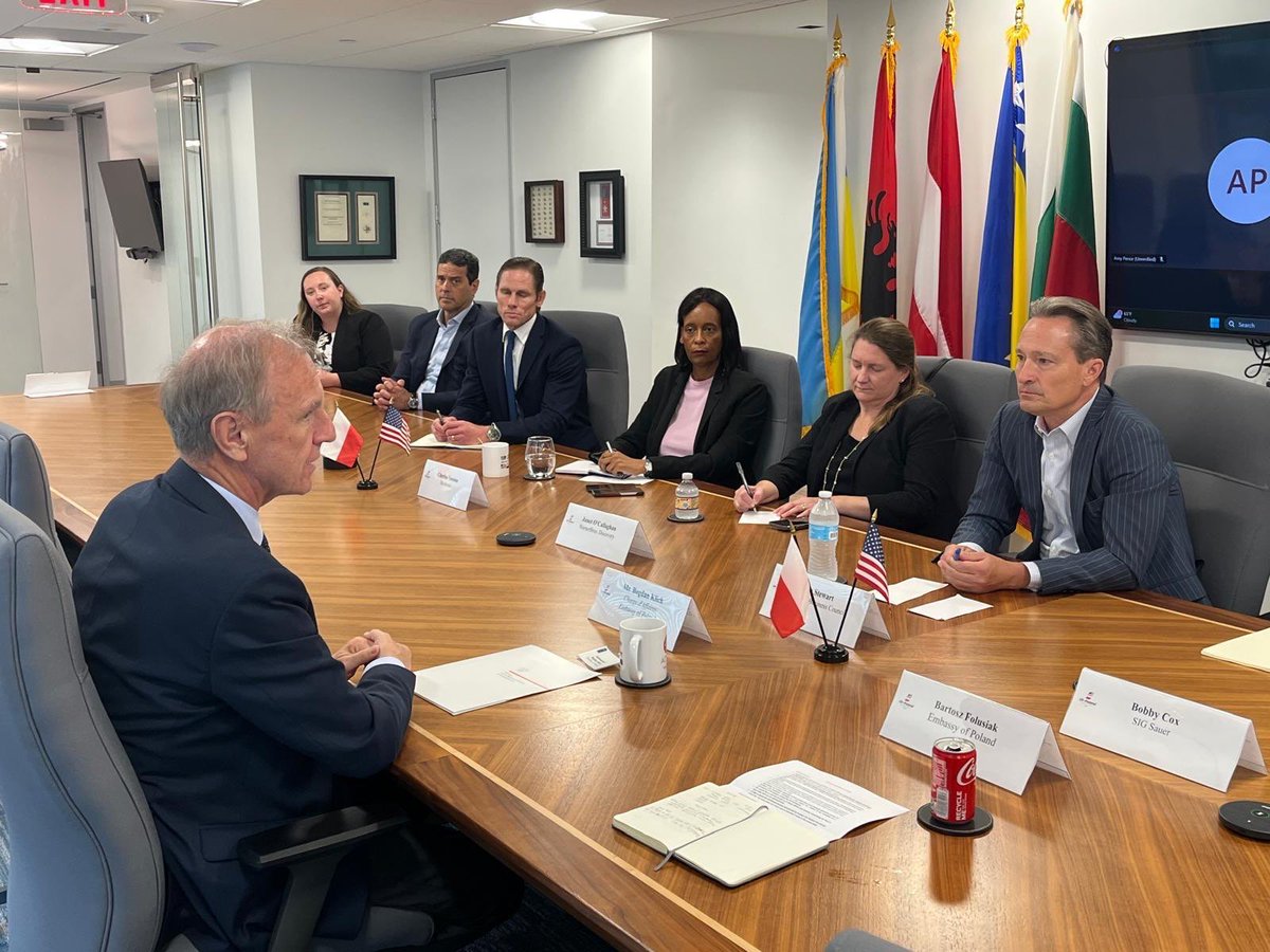 BogdanKlich's tweet image. Największymi atutami Polski dla inwestorów z #USA są: wielkość 🇵🇱rynku, korzystne warunki inwestycyjne, wysokie kwalifikacje pracowników i dostęp do rozwiniętej infrastruktury. Tak deklaruje duży i średni business 🇺🇸 z którym spotykałem sie w ostatnich dniach. CDN 🤝