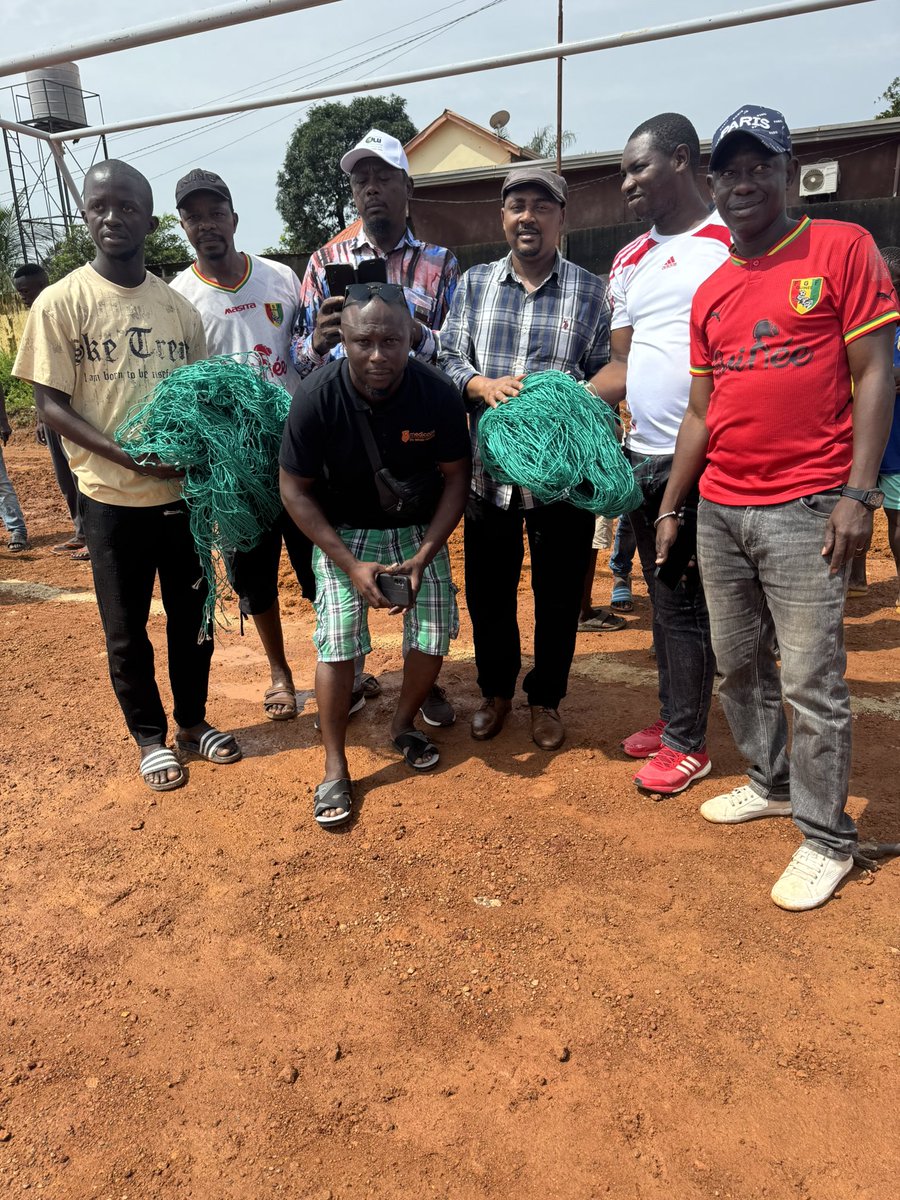 Gando444's tweet image. Servir, c’est partager les préoccupations des concitoyens à la base . Les petits gestes qui peuvent paraître anecdotiques procurent à vos proches de la joie et parfois une reconnaissance à laquelle vous ne vous attendez pas .
Big hop à la jeunesse de Somayah 💪💪