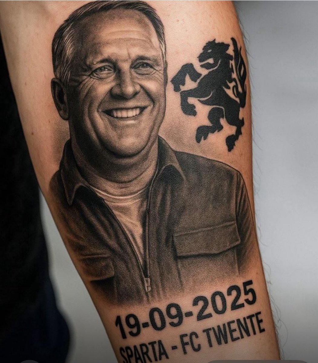 kitmaster71's tweet photo. Al een ontwerpje uitgezocht, kan niet wachten #spatwe #vdbrom #fctwente https://t.co/iLGEpugfIo