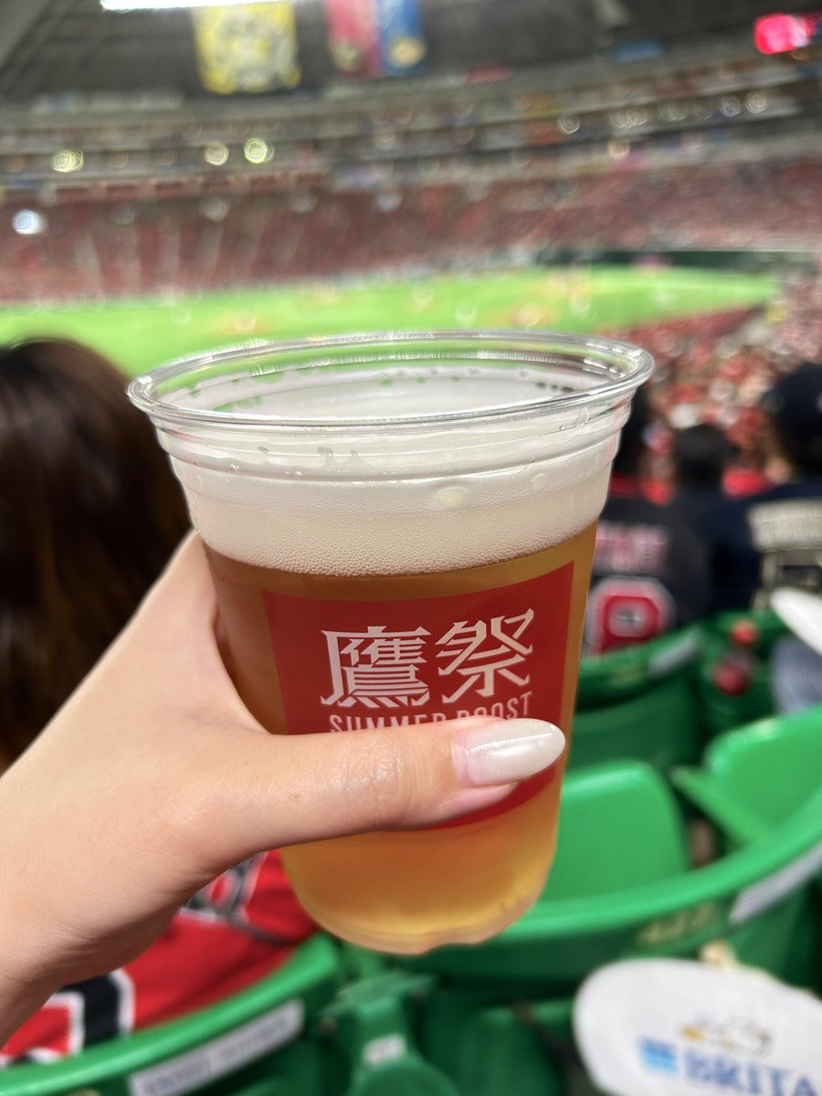 noob_lle's tweet photo. あとやっぱり真ん中の方の席に酒飲みがいるの良くない横の人達にスマホリレーしてもらうの申し訳なさすぎるww https://t.co/LRmO302QgX
