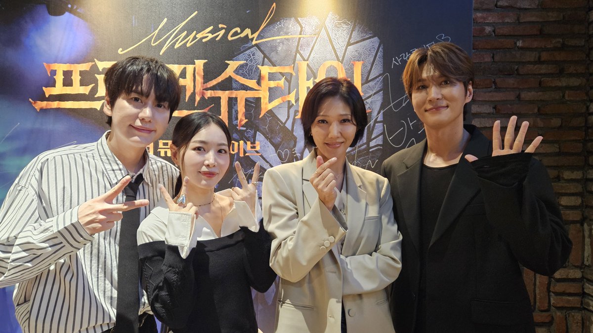 메가박스 코엑스 지점에 있는 
&lt;프랑켄슈타인 : 더 뮤지컬 라이브&gt; 포토존!

규빅, 은앙, 졔줄, 장엘렌도 놓칠 수 없죠 📸
캐스트들의 싸인도 함께 구경하고 가세요!

#프랑켄슈타인 #더뮤지컬라이브
전국 #메가박스 절찬상영중