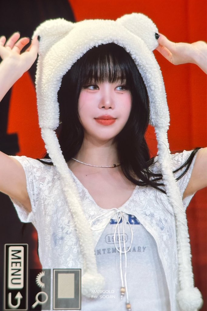 marigold_sj's tweet photo. 250920 📚

#수진 #SOOJIN https://t.co/QgMcHFqGoI