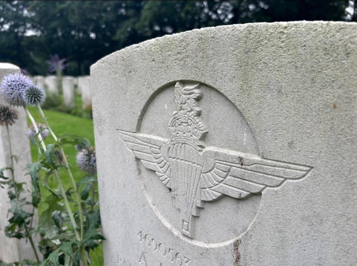 TheParachuteReg's tweet photo. 81st anniversary Op MARKET GARDEN, Arnhem – Dutch TV station Omroep Gelderland will be livestreaming footage of a Service of Remembrance being held at CWGC Oosterbeek on Sunday morning.
 
A broadcast from the service can be found at https://t.co/MrPnRcFnk9
 
#parachuteregiment https://t.co/ulplaIuxKE