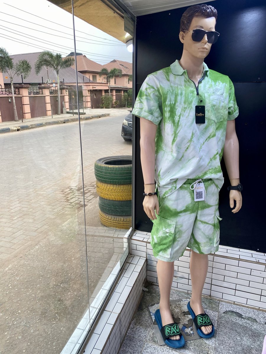 LADIIRE_'s tweet photo. Sizzling HOT 🔥 
Tie &amp; dye Polo &amp; combat short by @LADIIRE_ 👌 https://t.co/ZUJXBYmoOs