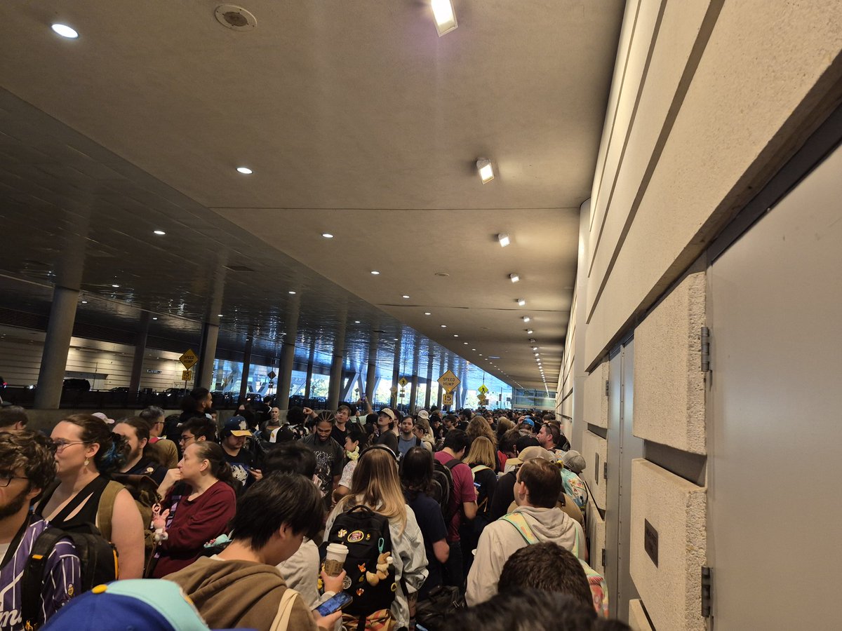 Pgh regionals line. Slowly inching forward. I hope this doesn't affect the folks starting at 9am 🙃