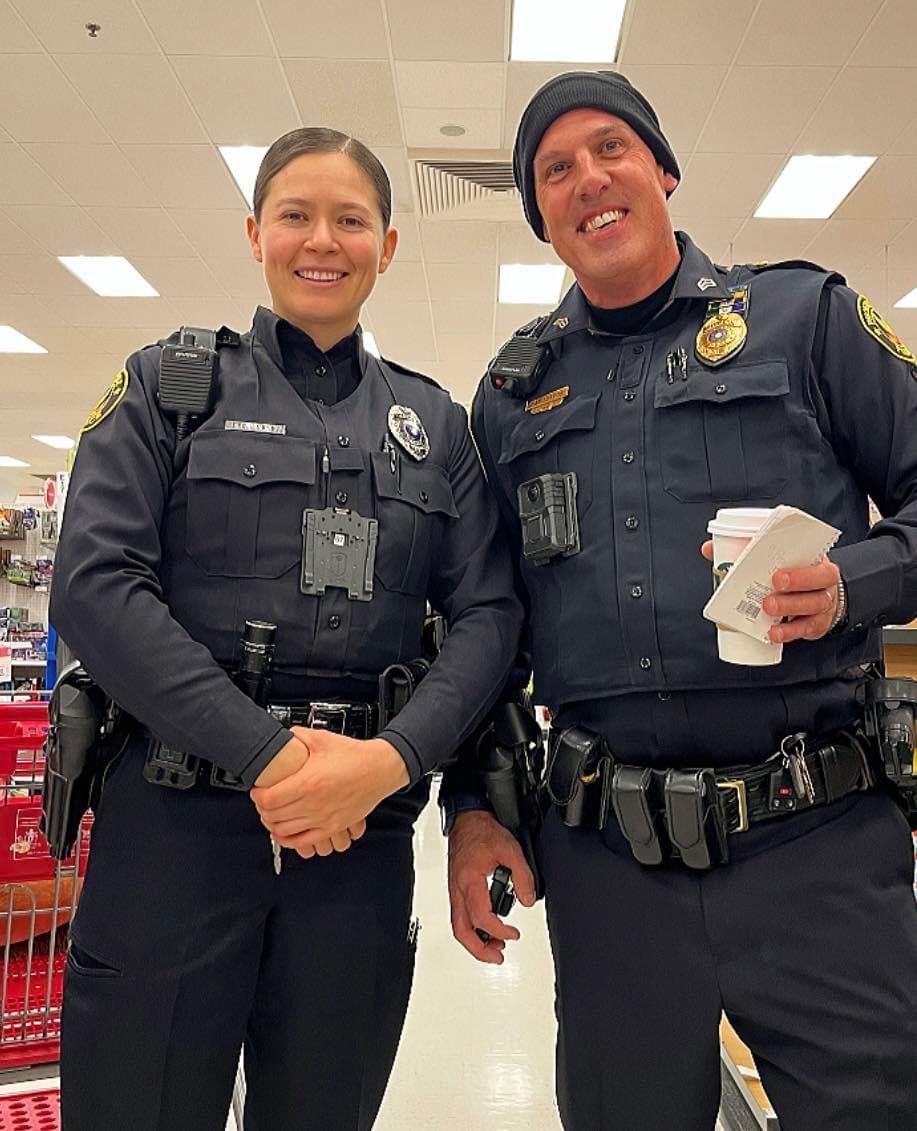 Streamlight's tweet image. Today we say thank you to those who serve and protect. 👮💙 From late-night patrols to early morning calls, you can count on Streamlight.