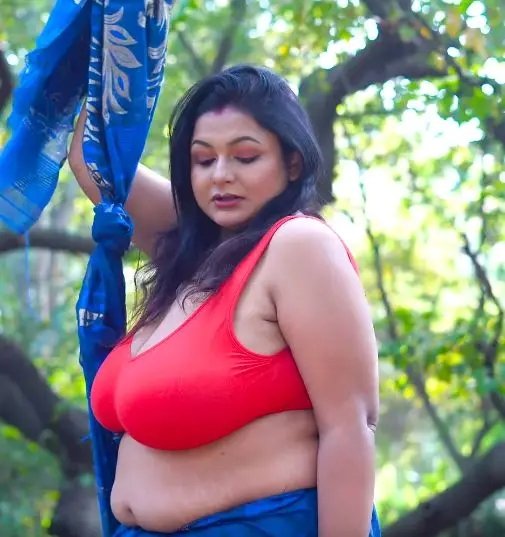 wifeindianhot's tweet photo. जंगल में एक भूखी प्यासी शेरनी घूम रही है https://t.co/GOoEsihhUp