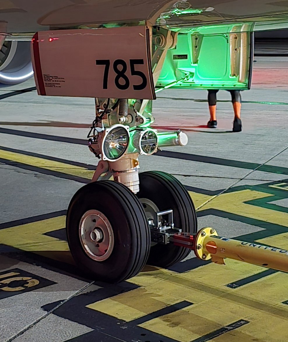 AviatorOnTheRun tweet media