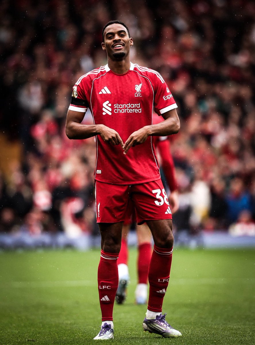 Il fait partie du Top 5 des meilleurs milieux de terrain au monde… et il n’est pas 5ᵉ.

Ryan Gravenberch. 🇳🇱🤩