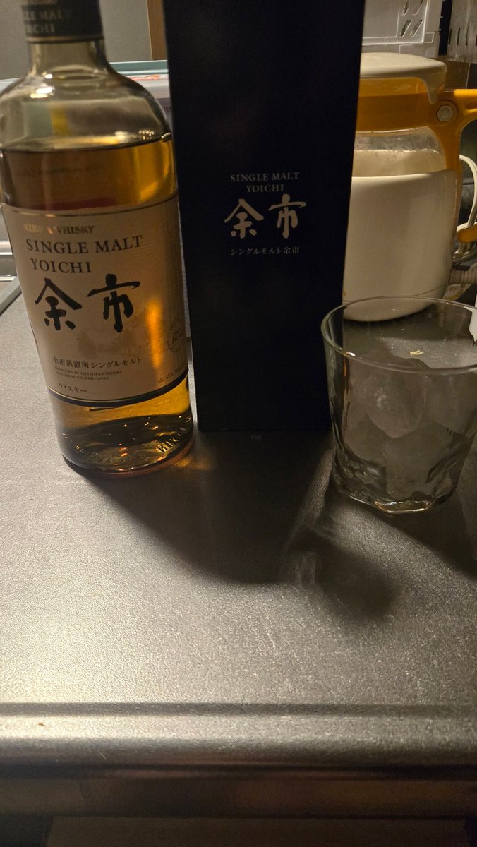 ウィスキーは余市が美味い。
でも２０年前の倍の値段になってしまった。
若いころは竹鶴なんかハイボールでガンガン飲んでたのが信じられん笑

またウィスキーを集めよう。