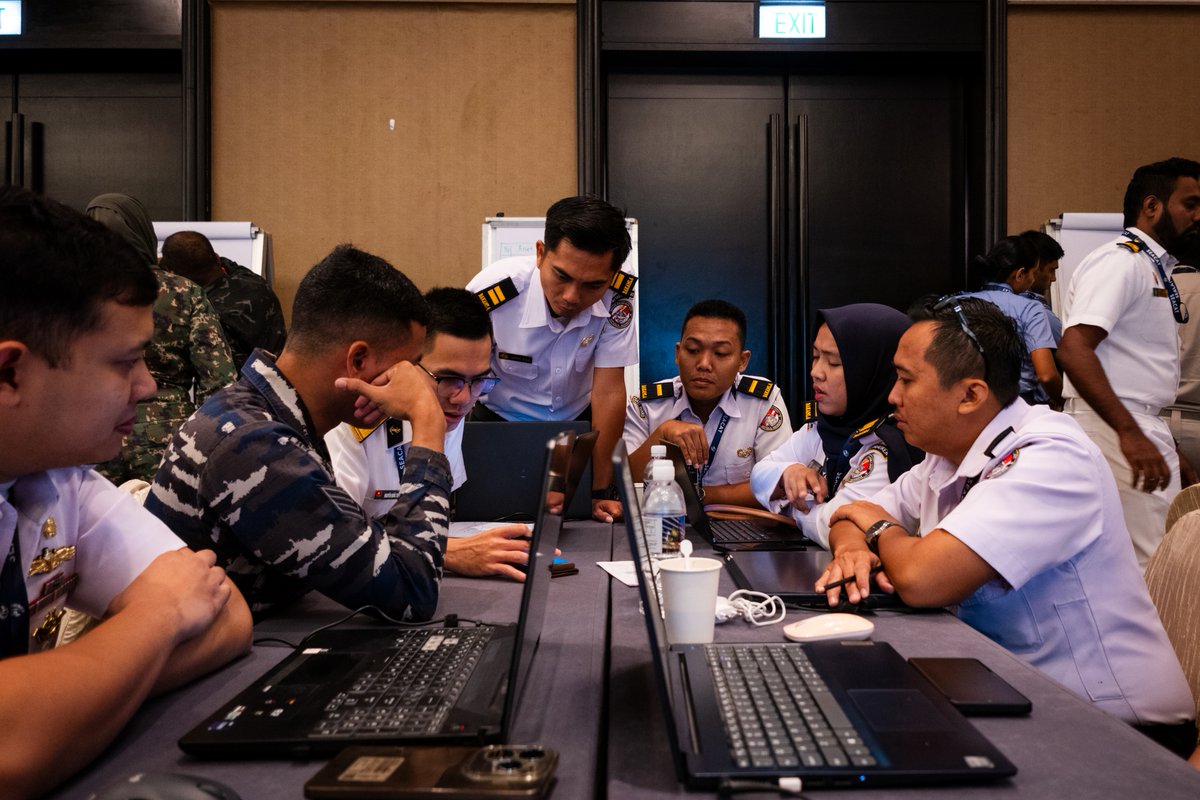 US7thFleet's tweet image. 14 days, 11 Indo-Pacific allies and partners, 1 integrated force for maritime security. 🌏🤝⚓
The 24th annual Southeast Asia Cooperation and Training (SEACAT) exercise concluded on Sep. 19.
Read more: ow.ly/mi6P50WZKZt
#USNavy | #MaritimeSecurity | #SEACAT2025