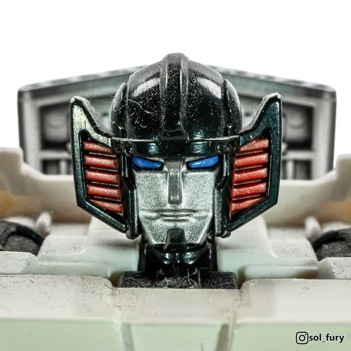 SolFury's tweet photo. Cordon - Transformers Generations Selects (Deluxe class, 2020)
He's kind of a tragic character - he's super-skilled, but he frequently loses all memory of who he is.
#transformers
#diaclone
#transformersgenerationsselects https://t.co/SmJrClb0u4