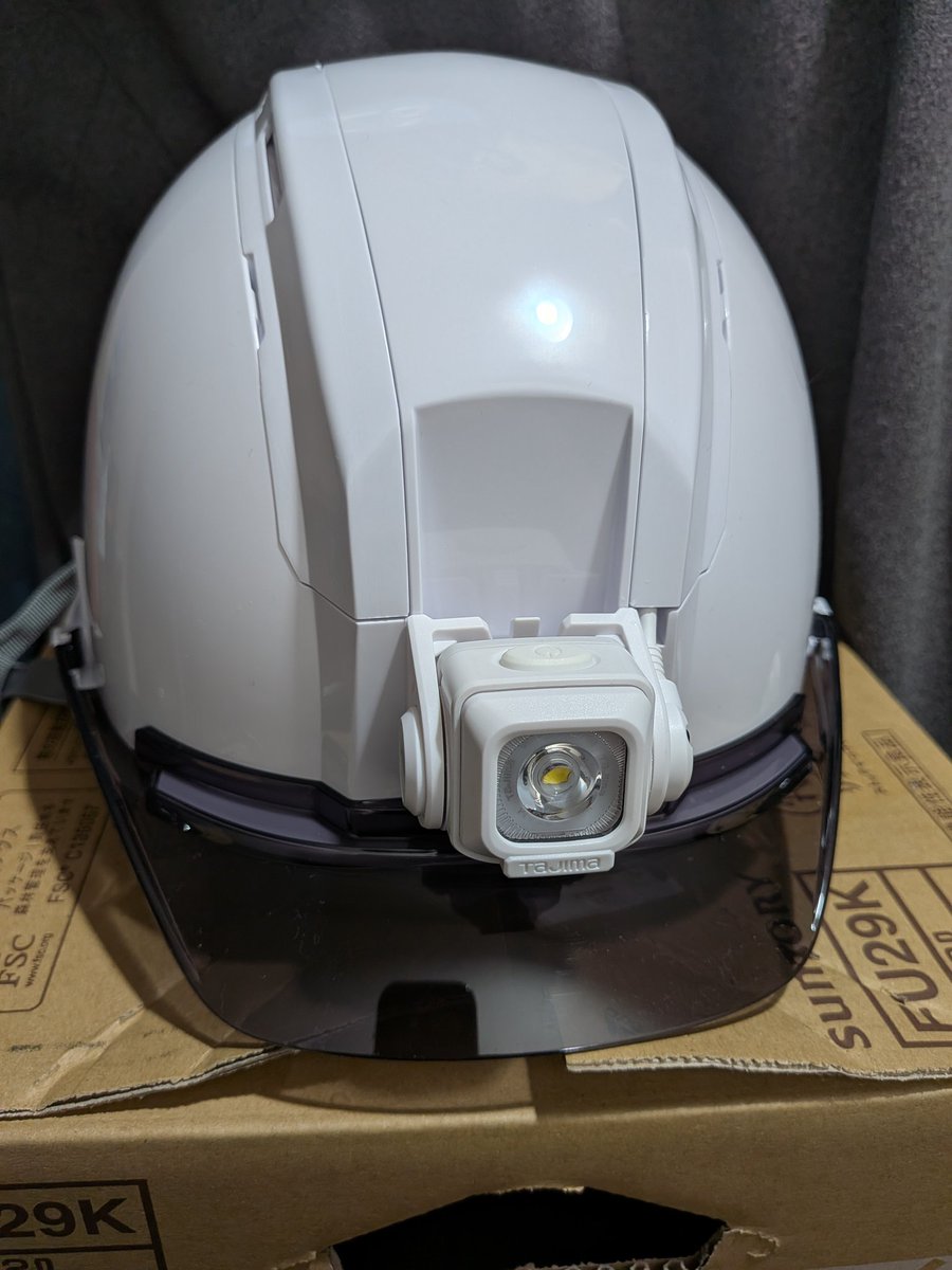 hhh_simamori's tweet image. ひろしです!(これから夜勤)
新しいヘルメットとヘッドライト
買いました〜🙋
＃TAJIMA