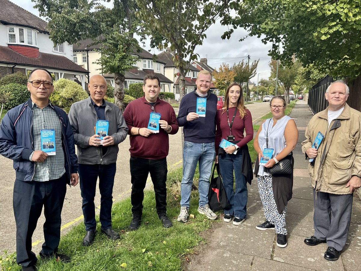 We’re in Longlands today with <a href="/louie_french/">Louie French MP</a>, talking to residents about <a href="/LonglandsOscar/">Oscar Harrison</a> and <a href="/LisaJaneMoore3/">Lisa-Jane Moore</a>’s work to keep our community clean and green.
