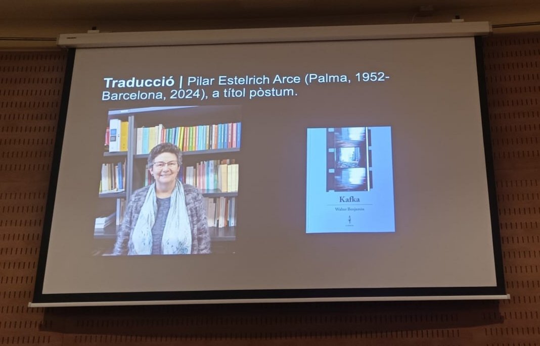 Aquesta setmana ens han plogut un parell de premis, però el que ens ha fet més il•lusió ha estat el reconeixement pòstum a la Pilar Estelrich per la seva traducció de "Kafka", de Walter Benjamin.

I Premi Walter Benjamin de traducció convocat per la Fundació Angelus Novus.