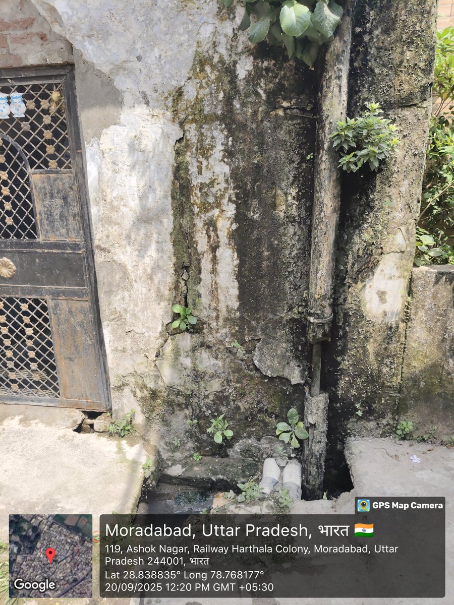 DishantShukla5's tweet photo. @nagarnigammbd @DMMoradabad  In Ward 19, Ashok Nagar behind Animal Hospital Moradabad, a neighbour’s broken toilet pipeline is discharging raw sewage into the drain &amp; the adjacent wall is severely dilapidated and may collapse anytime.
Please inspect &amp; take urgent action. https://t.co/CWPYXIBthh