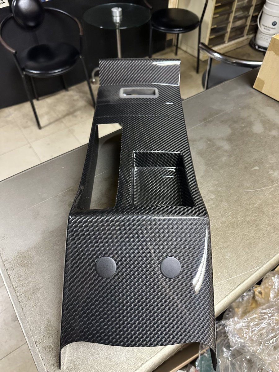 motokatarahasa's tweet photo. 緩募。
カーボニウス製E46M3CSLコンソール新品未使用！
ミラースイッチは移植無しタイプ
使わないので欲しい方おられたらお願いします！
12万円でお願いします！ https://t.co/87ZqndqkuW